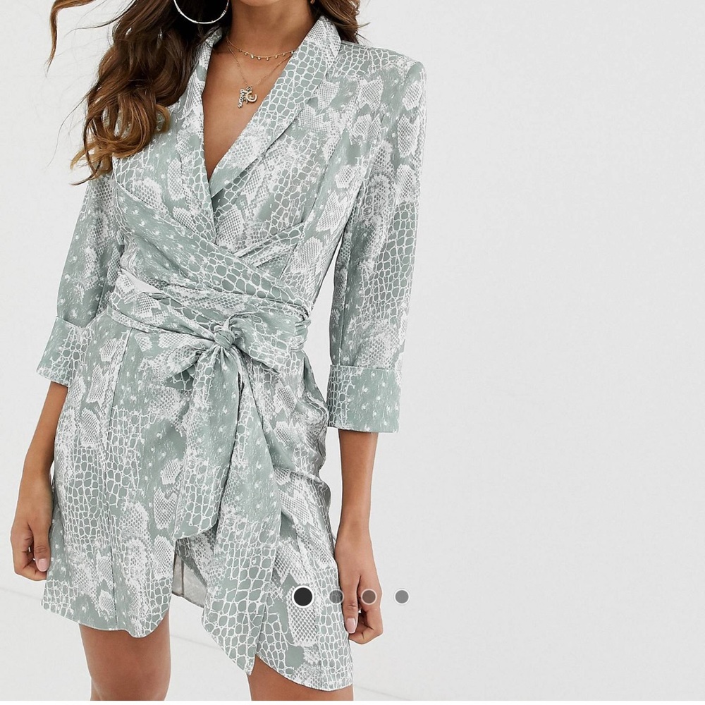 Mini blazer dress in snake print